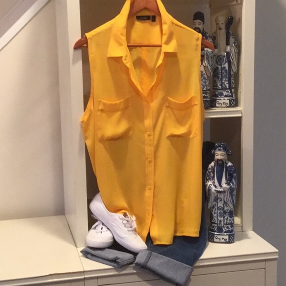 Button down blouse - Picture 1 of 8